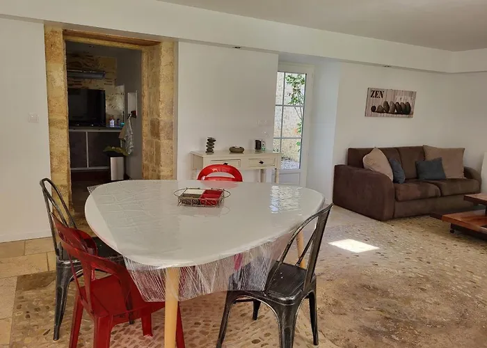 Le Clos Des Figuiers - 3 De Caractere بيت للعطل